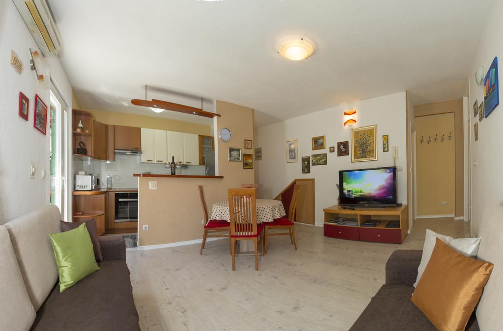 City Center Apartment Kadena สปลิท ภายนอก รูปภาพ