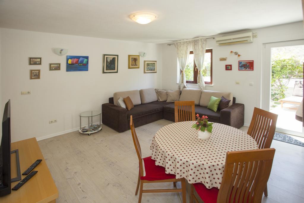 City Center Apartment Kadena สปลิท ภายนอก รูปภาพ
